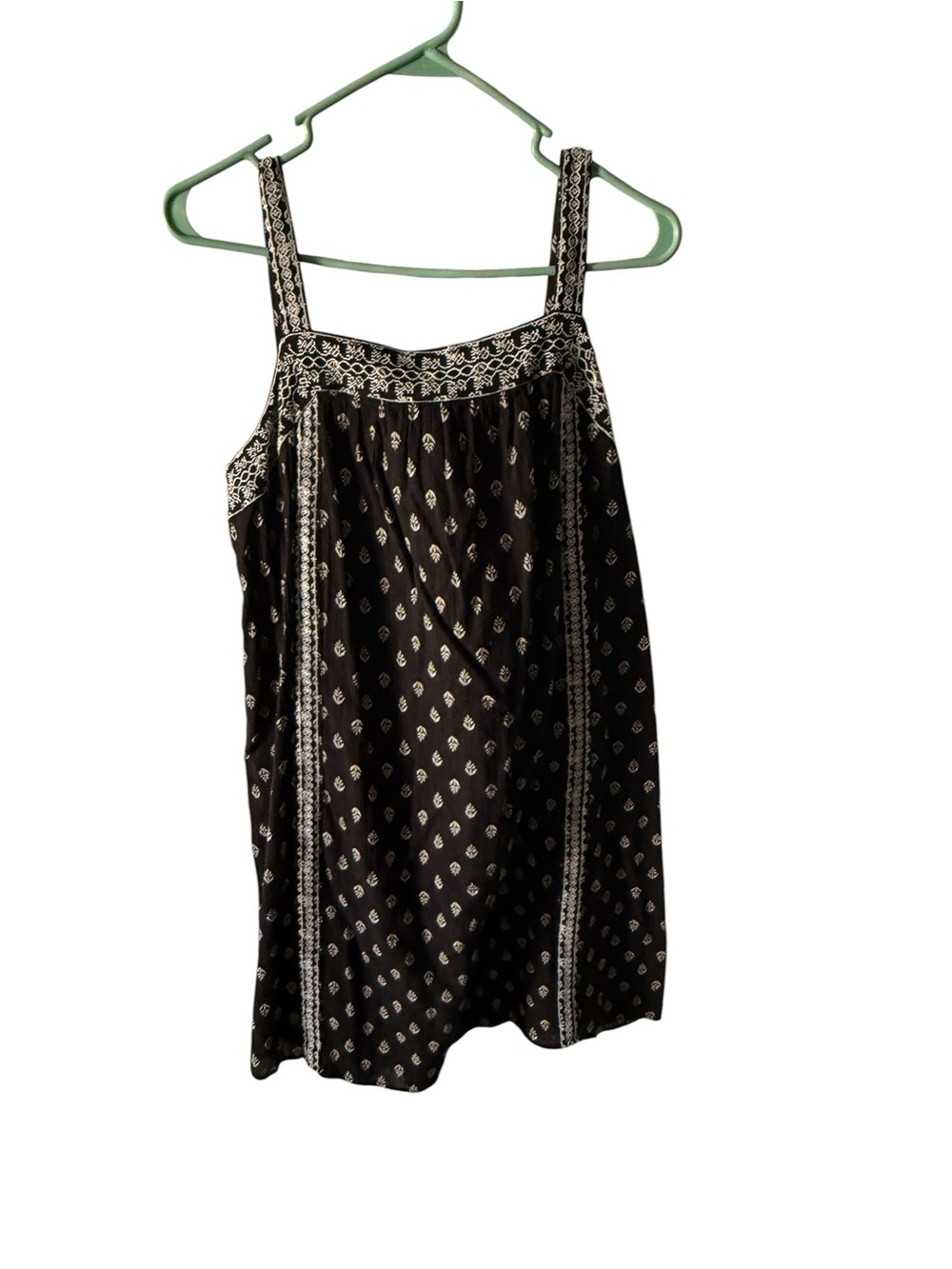 Old Navy Black Sleeveless Embroidered Camisole
